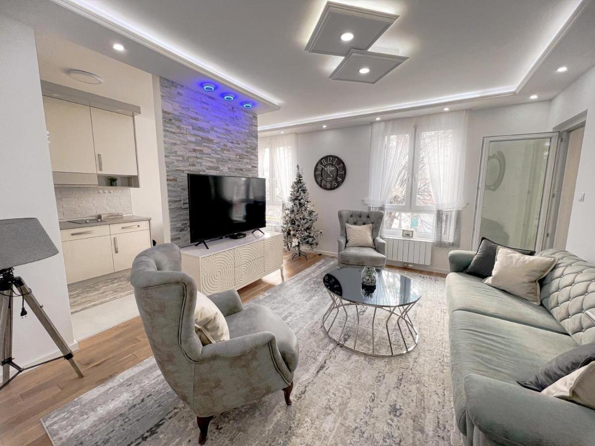 Fontana Apartmani Free Parking Tuzla Extérieur photo